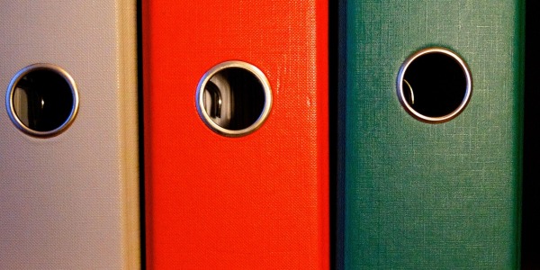 Archivadores y carpetas: cómo elegir el sistema perfecto para mantener una oficina ágil y ordenada