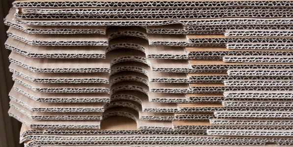 Cajas de cartón: cómo elegir la medida adecuada sin pagar de más en tus envíos